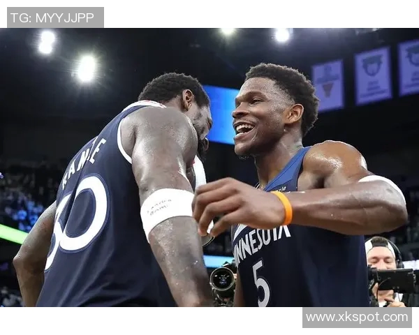 爱德华兹上半场表现亮眼15投6中三分球命中率不佳仍贡献17分1板2助 爱德华兹上半场表现亮眼15投6中三分球命中率不佳仍贡献17分1板2助