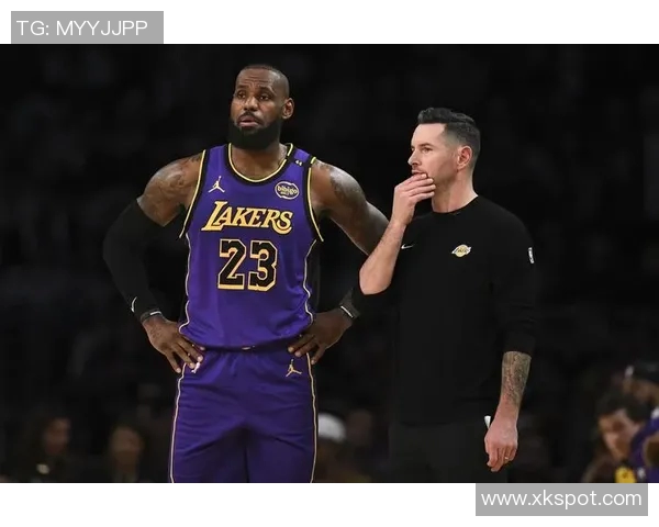 雷迪克盛赞太阳战术理念强调防守端表现尤为突出 雷迪克盛赞太阳战术理念强调防守端表现尤为突出