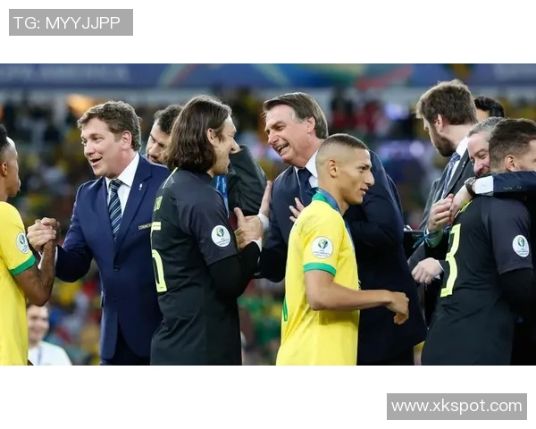 克鲁塞罗门将卡西奥遭队友膝盖撞击意外休克紧急被换下 克鲁塞罗门将卡西奥遭队友膝盖撞击意外休克紧急被换下