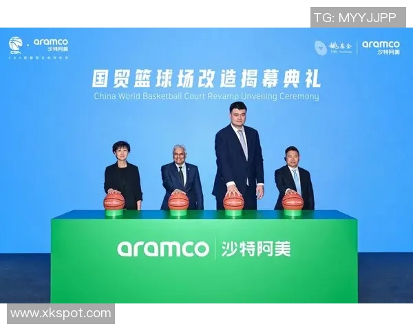 姚明谈篮球场内外的差异：透明竞技与复杂人生的对比分析