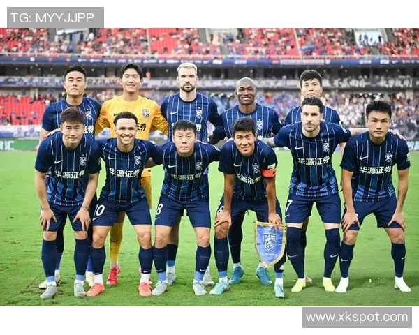 武汉三镇对阵深圳新鹏城半场战报埃杜加西亚再度破门杨一鸣遭遇红牌处罚