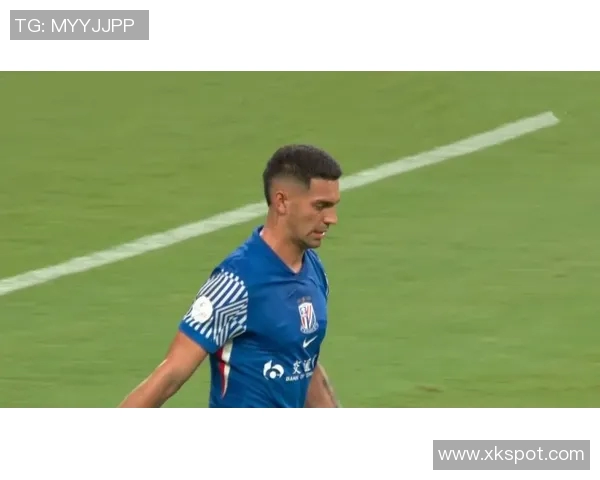 阿苏埃表现起伏不定一球难掩失误频频与球权流失 阿苏埃表现起伏不定一球难掩失误频频与球权流失