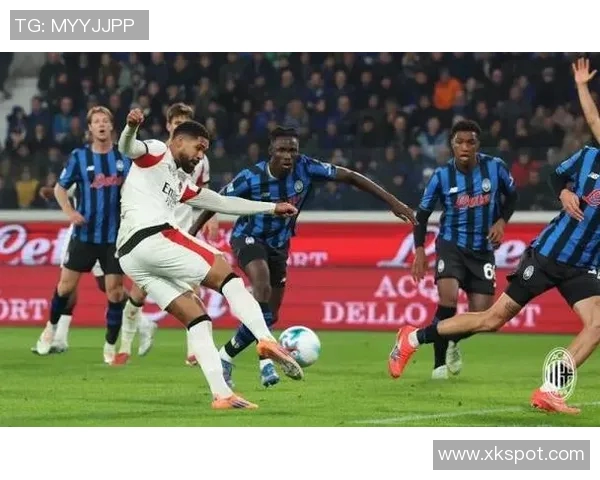 奇克回归米兰合练埃斯图皮尼安缺席对阵亚特兰大 奇克回归米兰合练埃斯图皮尼安缺席对阵亚特兰大